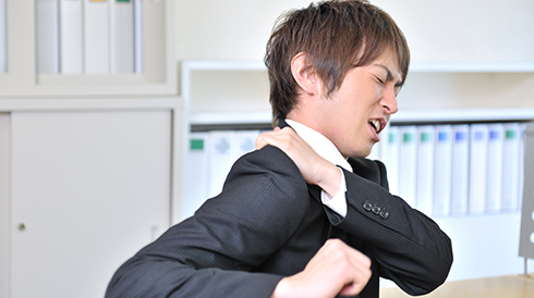 肩こり、腰痛といった症状は、大半が骨格・関節の異常が原因であると考えられます